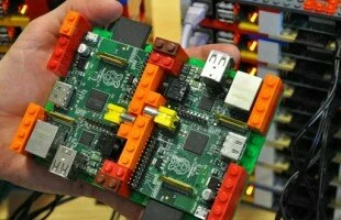 Raspberry Pi computer that mounts as Lego