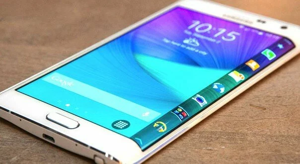Samsung Galaxy Note Edge presents its curved screen